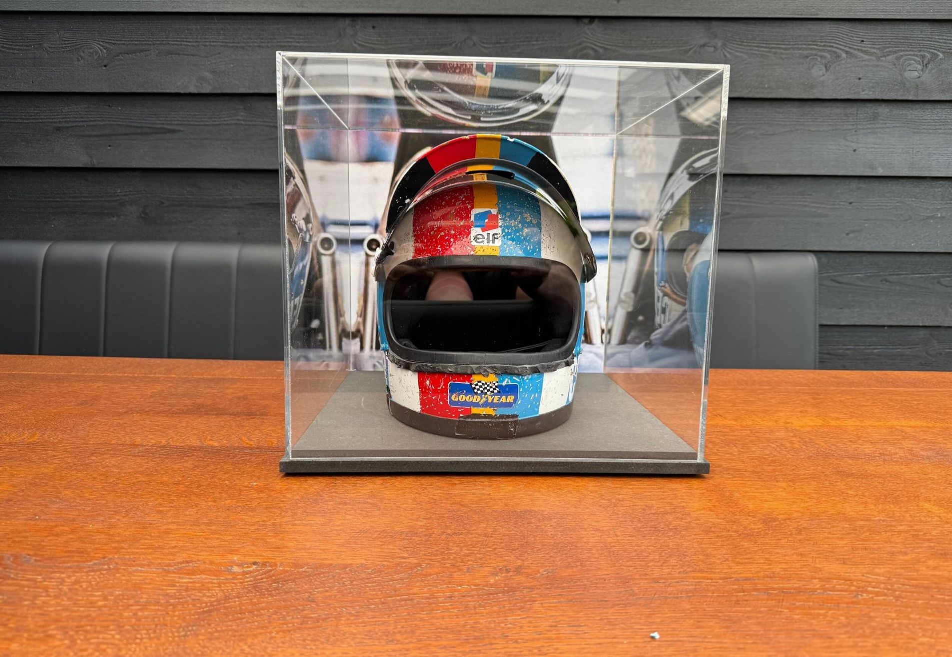 Tyrrell - Francois Cevert - 1973 - Replica helmet with display case