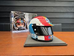 Tyrrell - Francois Cevert - 1973 - Replica helmet with display case